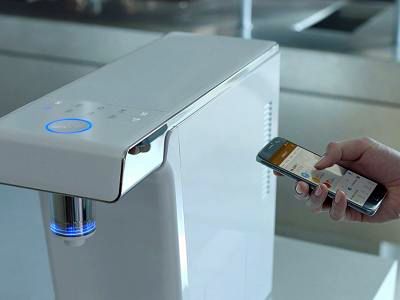 可以與手機相連的智能凈水器 方便您的生活