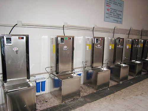 家用凈水器的發(fā)展進入時 尚和個性化階段